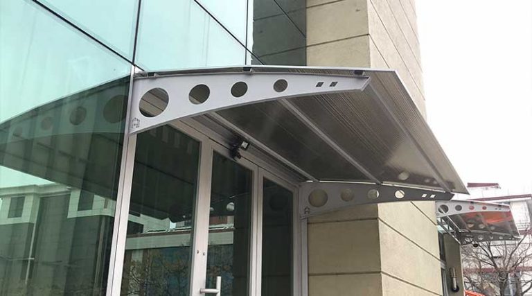 Metal Taşıyıcılı Sundurmalarının Avantajları Nelerdir?